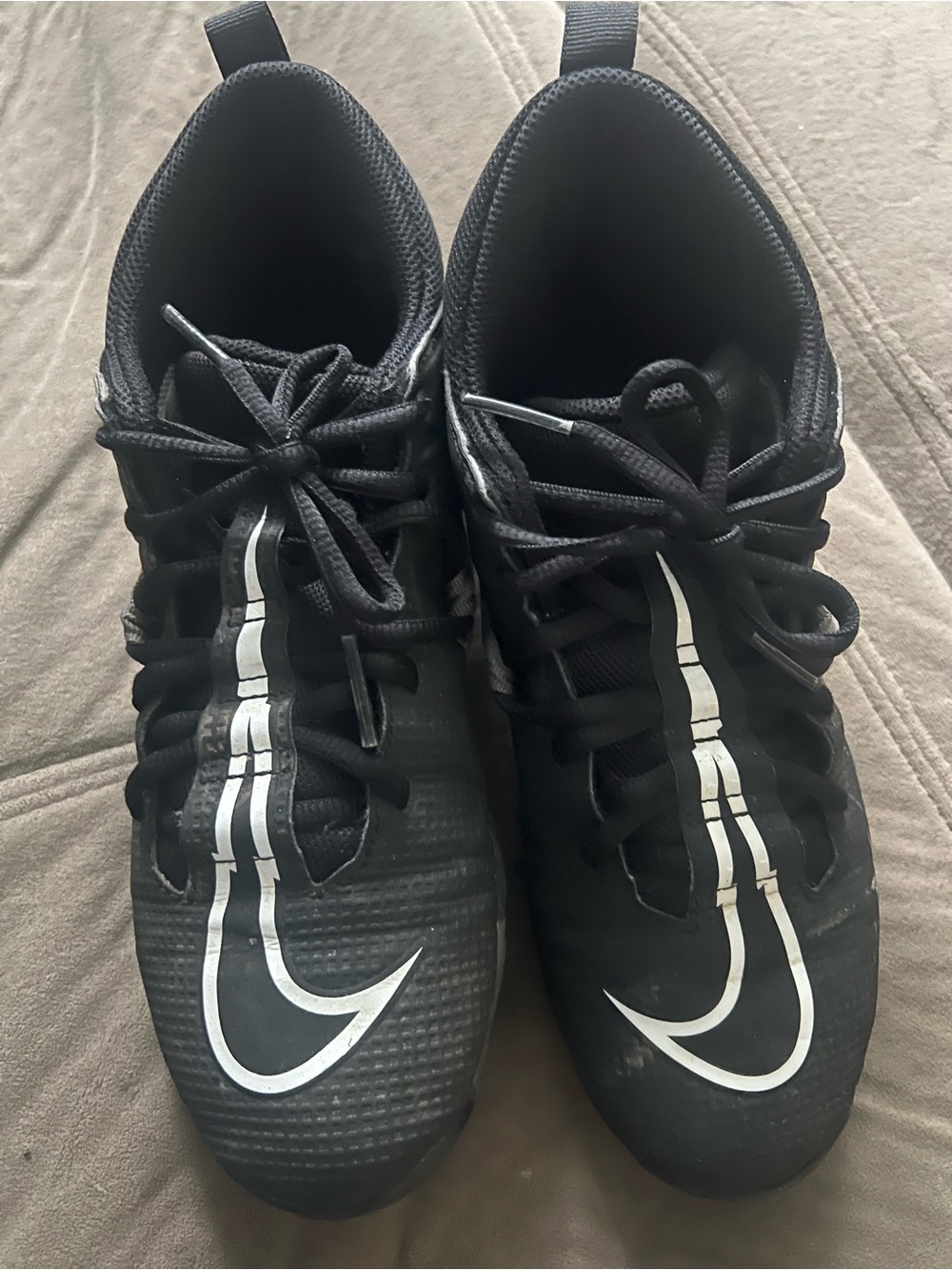 Nike Men’s Black Athletic Shoes with White Swoosh